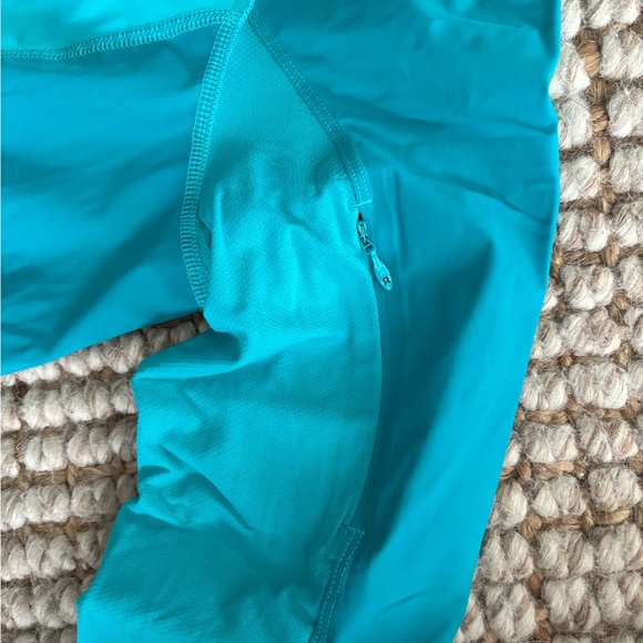 Lululemon trailbound 1/4 zip long sleeve - Picture 2 of 6